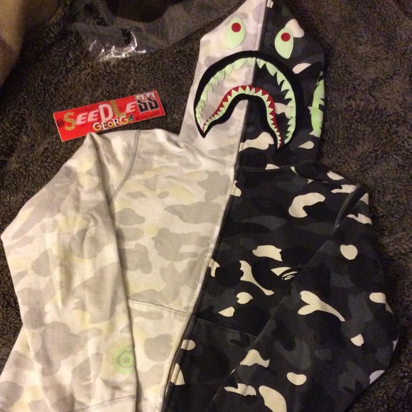 Bape glow in the dark split Camo Shark fullzip - Picture 2 of 8